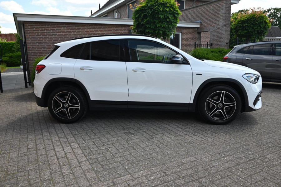 Mercedes-Benz GLA 250 e Business Solution AMG Limited Adaptive Keyless Camera Sfeerverlichting 19''