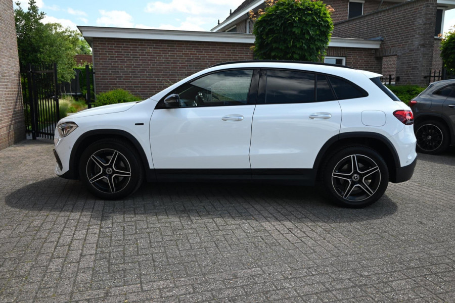 Mercedes-Benz GLA 250 e Business Solution AMG Limited Adaptive Keyless Camera Sfeerverlichting 19''