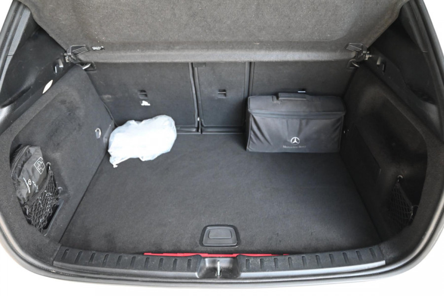 Mercedes-Benz GLA 250 e Business Solution AMG Limited Adaptive Keyless Camera Sfeerverlichting 19''