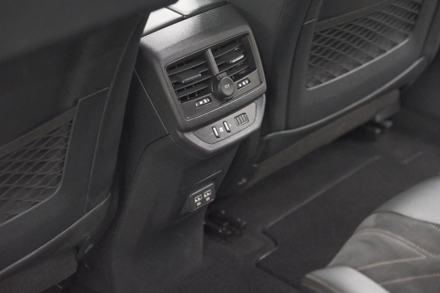 Peugeot 5008 PureTech 130 EAT8 GT | Elektrische Kofferklep | Camera | Adaptieve Cruise Control | Dodehoekdetectie
