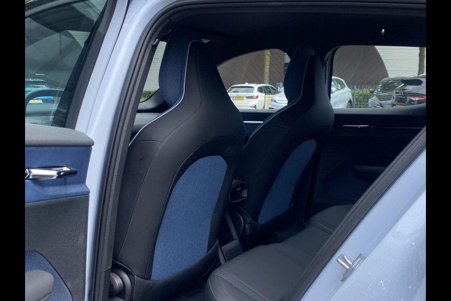 Volvo EX30 Single Motor Extended Range Plus 69 kWh ORIG. NL. NAP KM. | CAMERA | STOEL + STUURVERWARMING