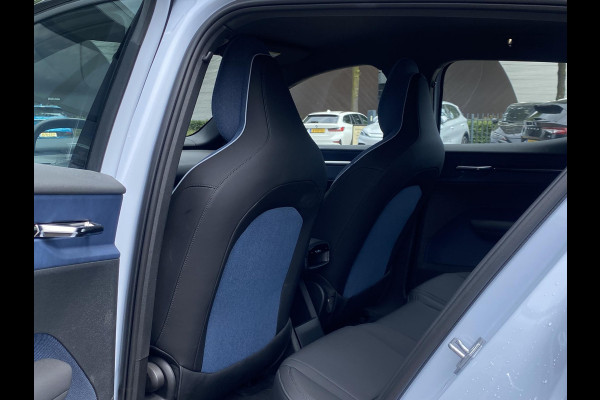 Volvo EX30 Single Motor Extended Range Plus 69 kWh ORIG. NL. NAP KM. | CAMERA | STOEL + STUURVERWARMING