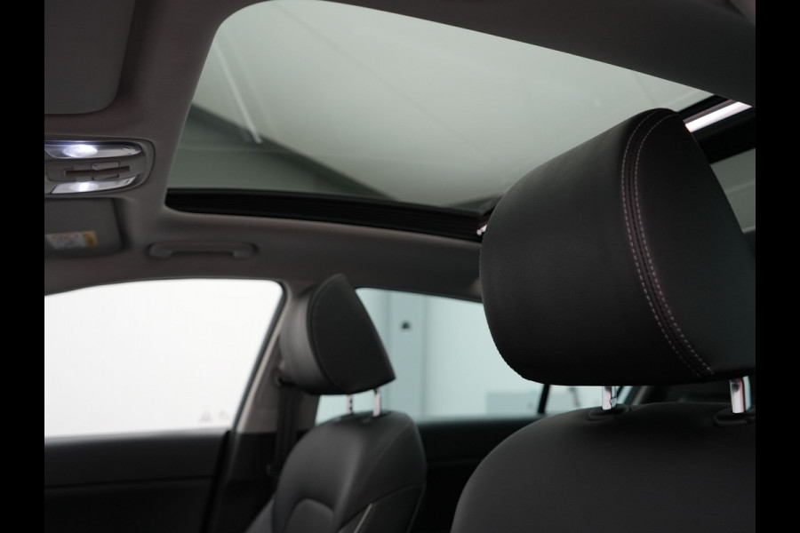 Kia Sportage 1.6 T-GDI Black Edition | Panodak | Elektrische Lederen Sportstoelen | JBL Audio | Carplay | Navigatie | Camera | Stuur/Stoel Verwarming |
