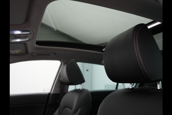 Kia Sportage 1.6 T-GDI Black Edition | Panodak | Elektrische Lederen Sportstoelen | JBL Audio | Carplay | Navigatie | Camera | Stuur/Stoel Verwarming |