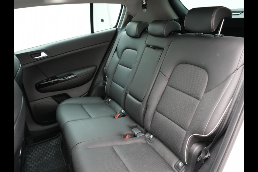 Kia Sportage 1.6 T-GDI Black Edition | Panodak | Elektrische Lederen Sportstoelen | JBL Audio | Carplay | Navigatie | Camera | Stuur/Stoel Verwarming |