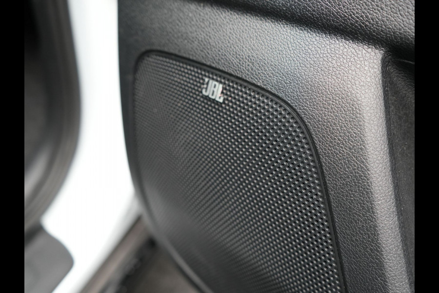 Kia Sportage 1.6 T-GDI Black Edition | Panodak | Elektrische Lederen Sportstoelen | JBL Audio | Carplay | Navigatie | Camera | Stuur/Stoel Verwarming |