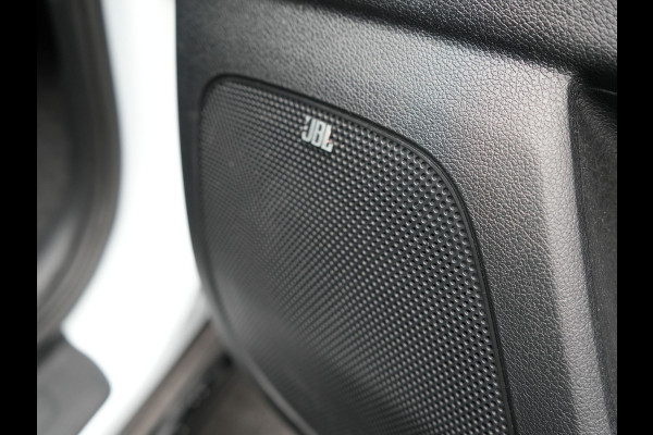 Kia Sportage 1.6 T-GDI Black Edition | Panodak | Elektrische Lederen Sportstoelen | JBL Audio | Carplay | Navigatie | Camera | Stuur/Stoel Verwarming |