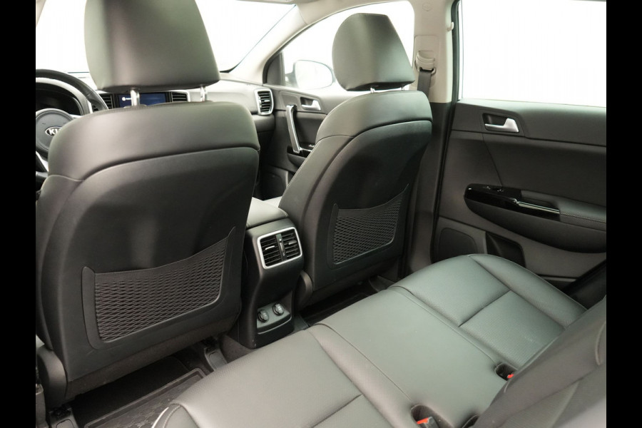 Kia Sportage 1.6 T-GDI Black Edition | Panodak | Elektrische Lederen Sportstoelen | JBL Audio | Carplay | Navigatie | Camera | Stuur/Stoel Verwarming |