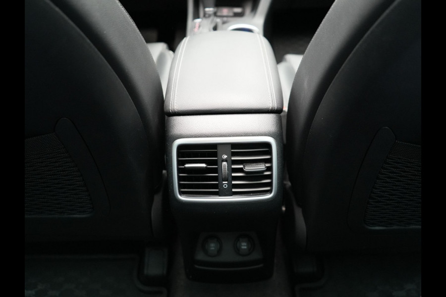 Kia Sportage 1.6 T-GDI Black Edition | Panodak | Elektrische Lederen Sportstoelen | JBL Audio | Carplay | Navigatie | Camera | Stuur/Stoel Verwarming |
