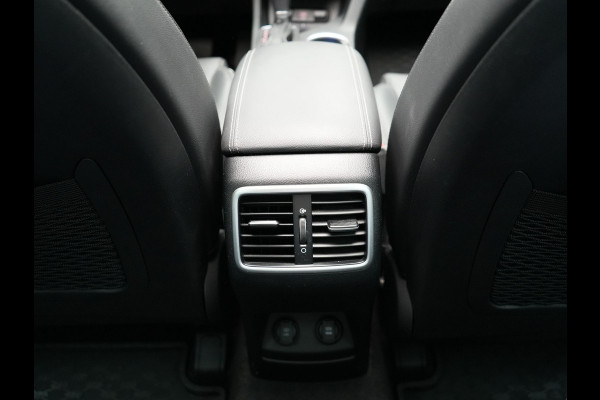 Kia Sportage 1.6 T-GDI Black Edition | Panodak | Elektrische Lederen Sportstoelen | JBL Audio | Carplay | Navigatie | Camera | Stuur/Stoel Verwarming |