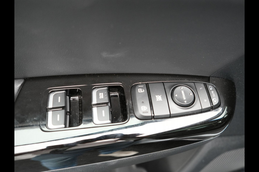 Kia Sportage 1.6 T-GDI Black Edition | Panodak | Elektrische Lederen Sportstoelen | JBL Audio | Carplay | Navigatie | Camera | Stuur/Stoel Verwarming |