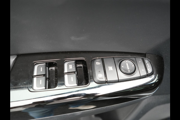 Kia Sportage 1.6 T-GDI Black Edition | Panodak | Elektrische Lederen Sportstoelen | JBL Audio | Carplay | Navigatie | Camera | Stuur/Stoel Verwarming |