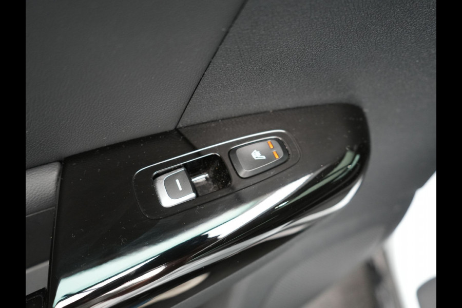 Kia Sportage 1.6 T-GDI Black Edition | Panodak | Elektrische Lederen Sportstoelen | JBL Audio | Carplay | Navigatie | Camera | Stuur/Stoel Verwarming |