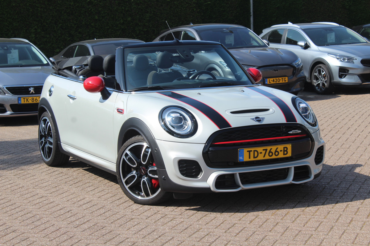 MINI Cabrio 2.0 John Cooper Works Chili / Full options / Camera / JCW Package / Head-up display / DAB / Harman Kardon MINI Cabrio 2.0 John Cooper Works Chili / Full options / Camera / JCW Package / Head-up display / DAB / Harman Kardon