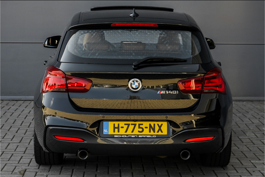 BMW 1-serie M140i Shadow Schuifdak H/K Stuurverw Camera CarPlay Leer