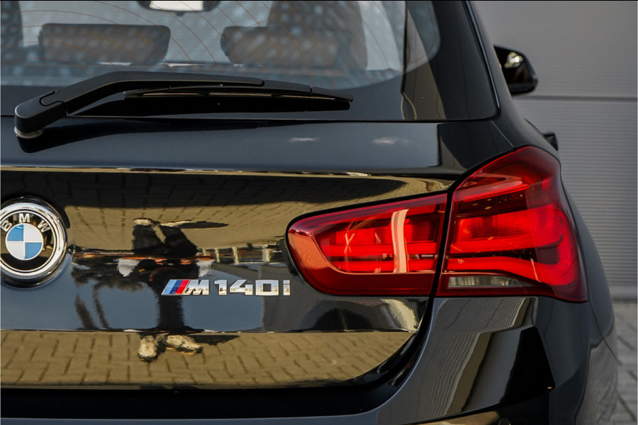 BMW 1-serie M140i Shadow Schuifdak H/K Stuurverw Camera CarPlay Leer