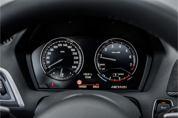 BMW 1-serie M140i Shadow Schuifdak H/K Stuurverw Camera CarPlay Leer