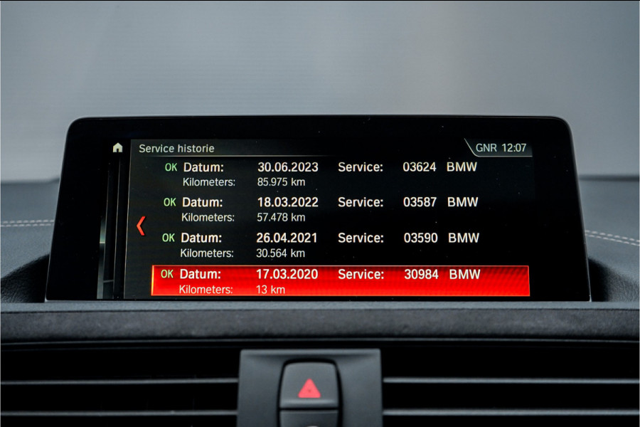 BMW 1-serie M140i Shadow Schuifdak H/K Stuurverw Camera CarPlay Leer