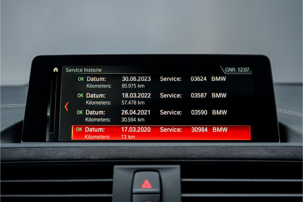 BMW 1-serie M140i Shadow Schuifdak H/K Stuurverw Camera CarPlay Leer