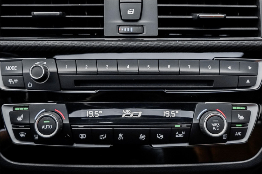 BMW 1-serie M140i Shadow Schuifdak H/K Stuurverw Camera CarPlay Leer