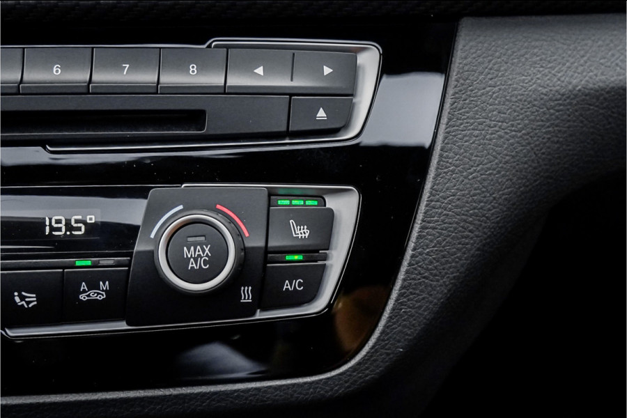 BMW 1-serie M140i Shadow Schuifdak H/K Stuurverw Camera CarPlay Leer