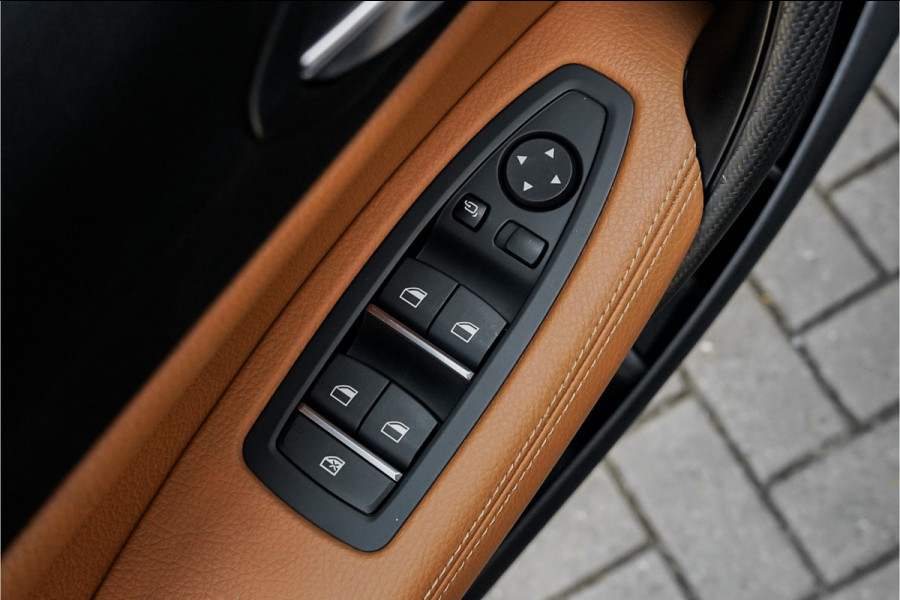 BMW 1-serie M140i Shadow Schuifdak H/K Stuurverw Camera CarPlay Leer