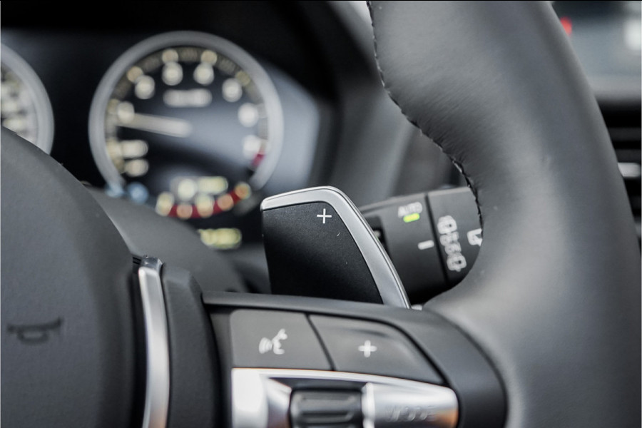 BMW 1-serie M140i Shadow Schuifdak H/K Stuurverw Camera CarPlay Leer