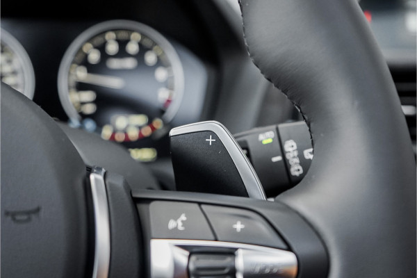 BMW 1-serie M140i Shadow Schuifdak H/K Stuurverw Camera CarPlay Leer