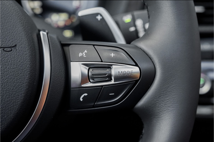 BMW 1-serie M140i Shadow Schuifdak H/K Stuurverw Camera CarPlay Leer