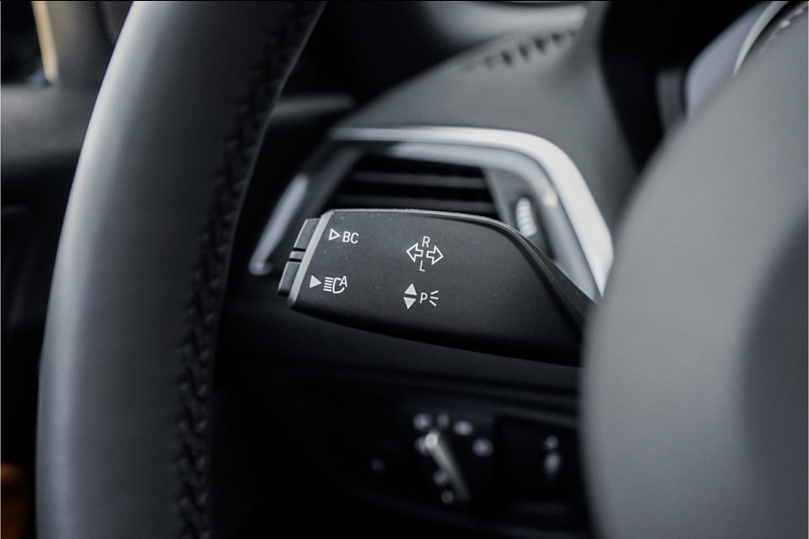 BMW 1-serie M140i Shadow Schuifdak H/K Stuurverw Camera CarPlay Leer