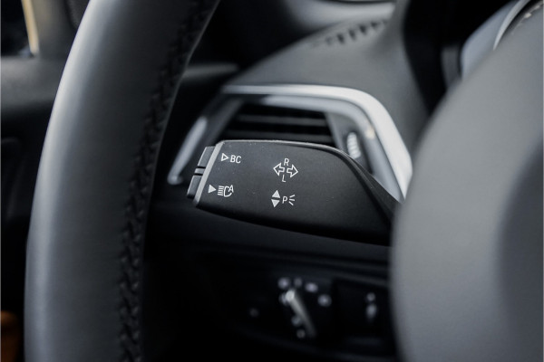 BMW 1-serie M140i Shadow Schuifdak H/K Stuurverw Camera CarPlay Leer