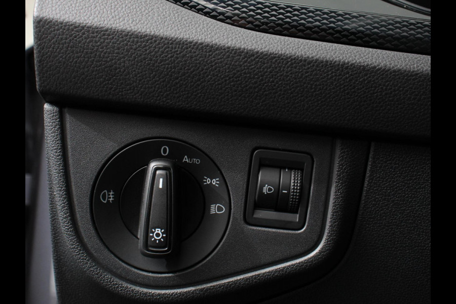 Volkswagen Polo 1.0 TSI DSG Life | Navigatie | Apple Carplay/Android Auto | Climate Control | Digitale Cockpit | Stoelverwarming | Parkeer sensoren | Adaptive Cruise Control | Lichtmetalen Velgen