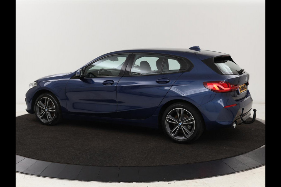 BMW 1-serie 118i Intro Ed. | Carplay | Full LED | Sportstoelen | Navigatie | Climate control | Bleutooth | PDC | Trekhaak | Sfeerverlichting
