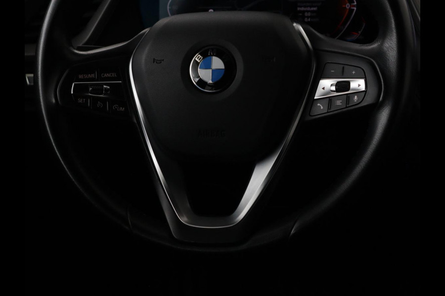 BMW 1-serie 118i Intro Ed. | Carplay | Full LED | Sportstoelen | Navigatie | Climate control | Bleutooth | PDC | Trekhaak | Sfeerverlichting