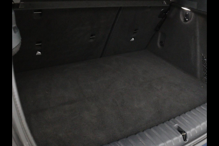 BMW 1-serie 118i Intro Ed. | Carplay | Full LED | Sportstoelen | Navigatie | Climate control | Bleutooth | PDC | Trekhaak | Sfeerverlichting