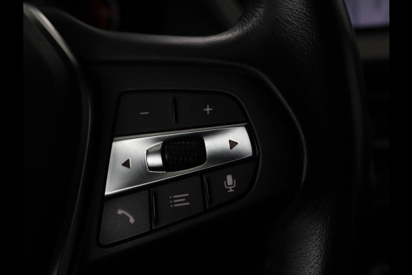 BMW 1-serie 118i Intro Ed. | Carplay | Full LED | Sportstoelen | Navigatie | Climate control | Bleutooth | PDC | Trekhaak | Sfeerverlichting
