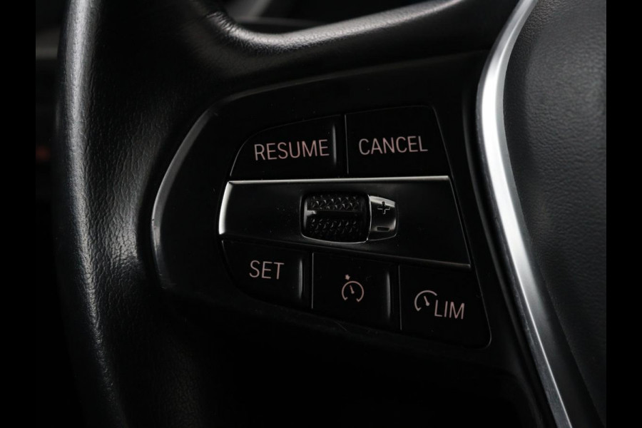 BMW 1-serie 118i Intro Ed. | Carplay | Full LED | Sportstoelen | Navigatie | Climate control | Bleutooth | PDC | Trekhaak | Sfeerverlichting