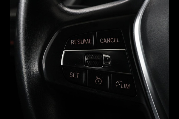 BMW 1-serie 118i Intro Ed. | Carplay | Full LED | Sportstoelen | Navigatie | Climate control | Bleutooth | PDC | Trekhaak | Sfeerverlichting