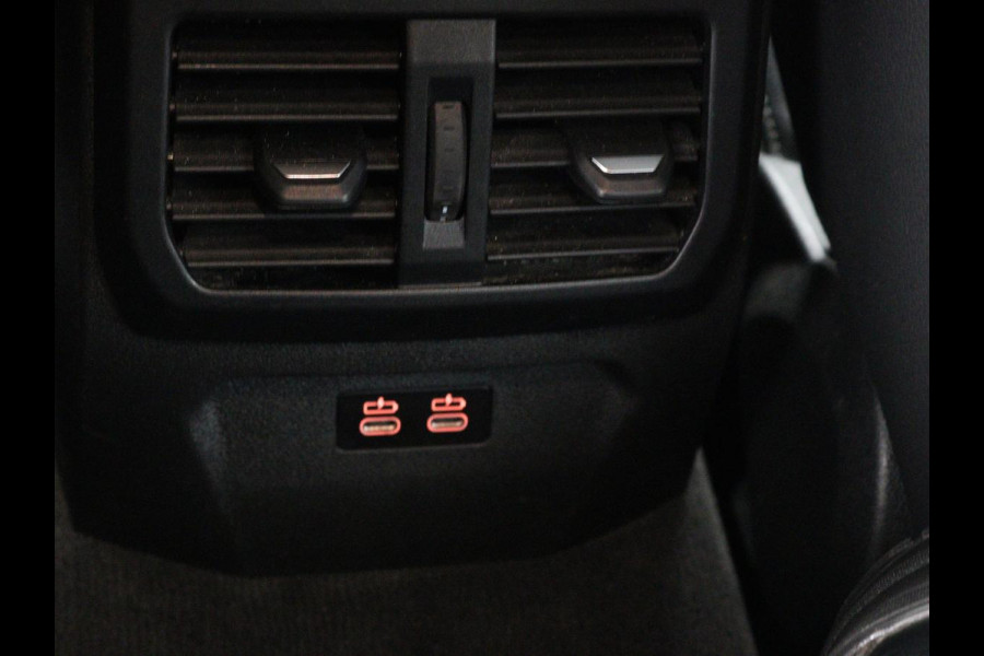 BMW 1-serie 118i Intro Ed. | Carplay | Full LED | Sportstoelen | Navigatie | Climate control | Bleutooth | PDC | Trekhaak | Sfeerverlichting