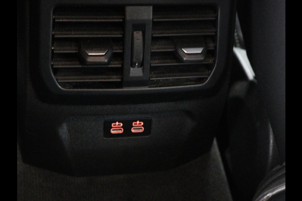 BMW 1-serie 118i Intro Ed. | Carplay | Full LED | Sportstoelen | Navigatie | Climate control | Bleutooth | PDC | Trekhaak | Sfeerverlichting