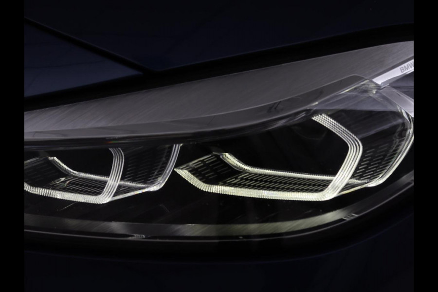 BMW 1-serie 118i Intro Ed. | Carplay | Full LED | Sportstoelen | Navigatie | Climate control | Bleutooth | PDC | Trekhaak | Sfeerverlichting