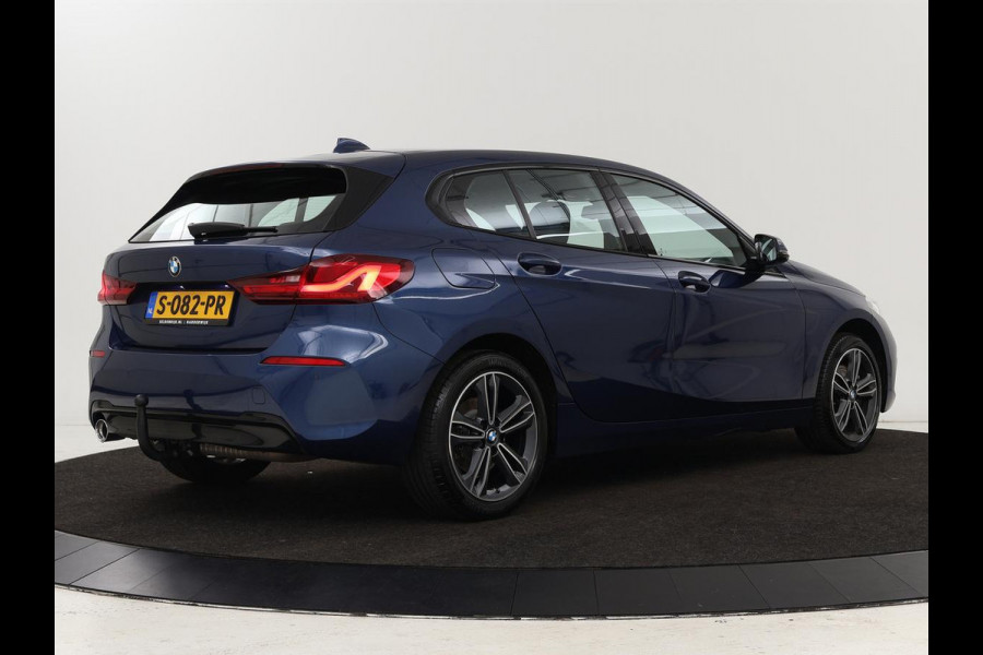 BMW 1-serie 118i Intro Ed. | Carplay | Full LED | Sportstoelen | Navigatie | Climate control | Bleutooth | PDC | Trekhaak | Sfeerverlichting
