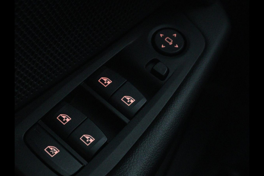 BMW 1-serie 118i Intro Ed. | Carplay | Full LED | Sportstoelen | Navigatie | Climate control | Bleutooth | PDC | Trekhaak | Sfeerverlichting