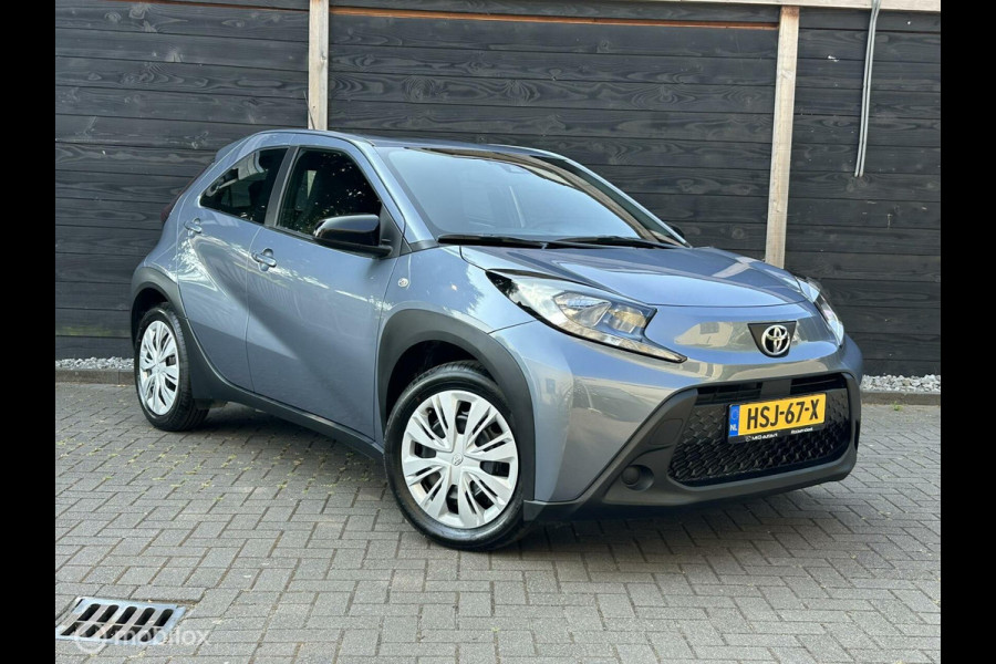 Toyota Aygo X 1.0 VVT-i S-CVT AUTOMAAT Envy Clima / Camera / Carplay / 14.315 KM / nov 2024!!!