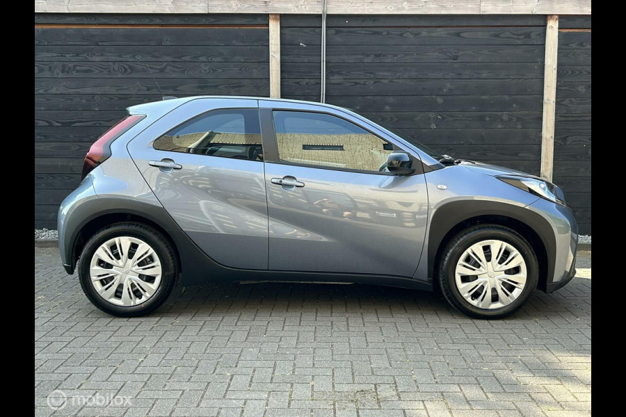 Toyota Aygo X 1.0 VVT-i S-CVT AUTOMAAT Envy Clima / Camera / Carplay / 14.315 KM / nov 2024!!!