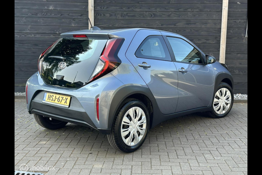 Toyota Aygo X 1.0 VVT-i S-CVT AUTOMAAT Envy Clima / Camera / Carplay / 14.315 KM / nov 2024!!!