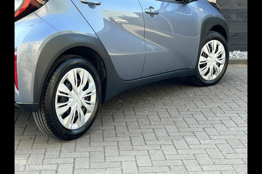 Toyota Aygo X 1.0 VVT-i S-CVT AUTOMAAT Envy Clima / Camera / Carplay / 14.315 KM / nov 2024!!!
