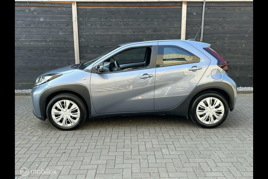 Toyota Aygo X 1.0 VVT-i S-CVT AUTOMAAT Envy Clima / Camera / Carplay / 14.315 KM / nov 2024!!!