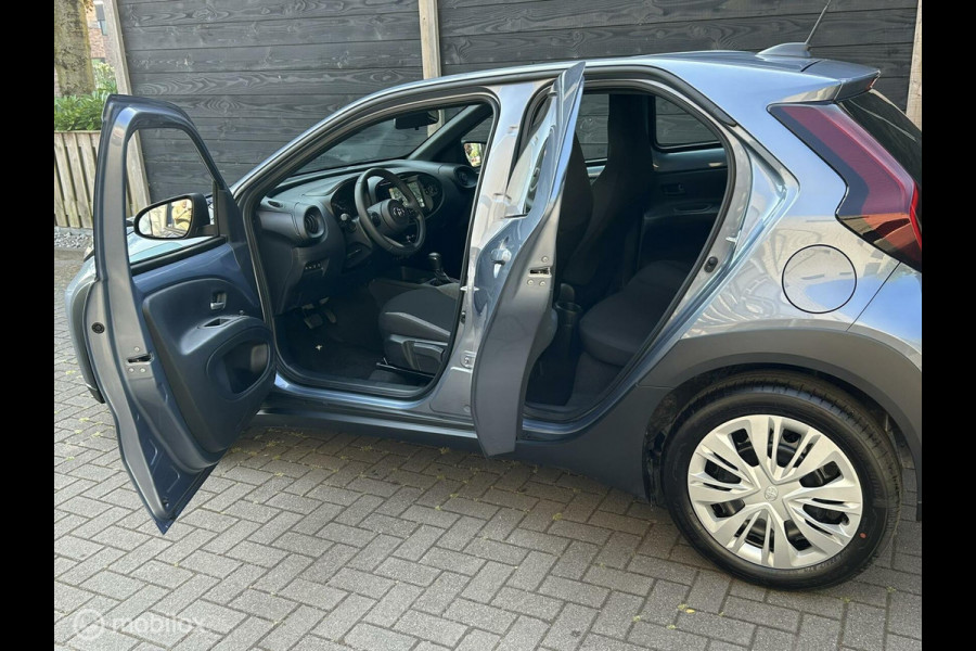 Toyota Aygo X 1.0 VVT-i S-CVT AUTOMAAT Envy Clima / Camera / Carplay / 14.315 KM / nov 2024!!!