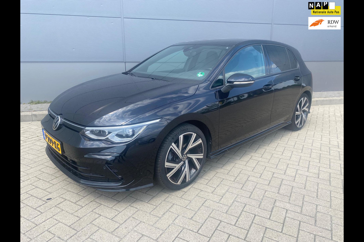 Volkswagen Golf 1.5 eTSI R-Line Volkswagen Golf 1.5 eTSI R-Line